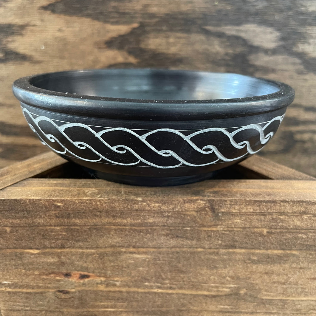 Soapstone bowl (black swirl)